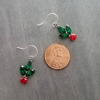 Pendientes Holly Berry, pendiente de acebo de cristal, pendiente de Navidad, pendiente de acebo, glamour navideño, regalos navideños vintage de pendientes de Navidad para ella