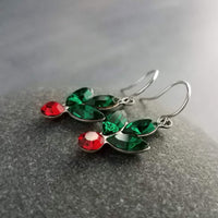 Pendientes Holly Berry, pendiente de acebo de cristal, pendiente de Navidad, pendiente de acebo, glamour navideño, regalos navideños vintage de pendientes de Navidad para ella