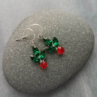 Pendientes Holly Berry, pendiente de acebo de cristal, pendiente de Navidad, pendiente de acebo, glamour navideño, regalos navideños vintage de pendientes de Navidad para ella