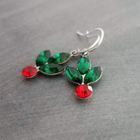 Pendientes Holly Berry, pendiente de acebo de cristal, pendiente de Navidad, pendiente de acebo, glamour navideño, regalos navideños vintage de pendientes de Navidad para ella