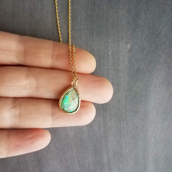 Opal Pendant Necklace in 18ct White Gold